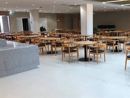 为什么要把饭堂承包给它，答案是......